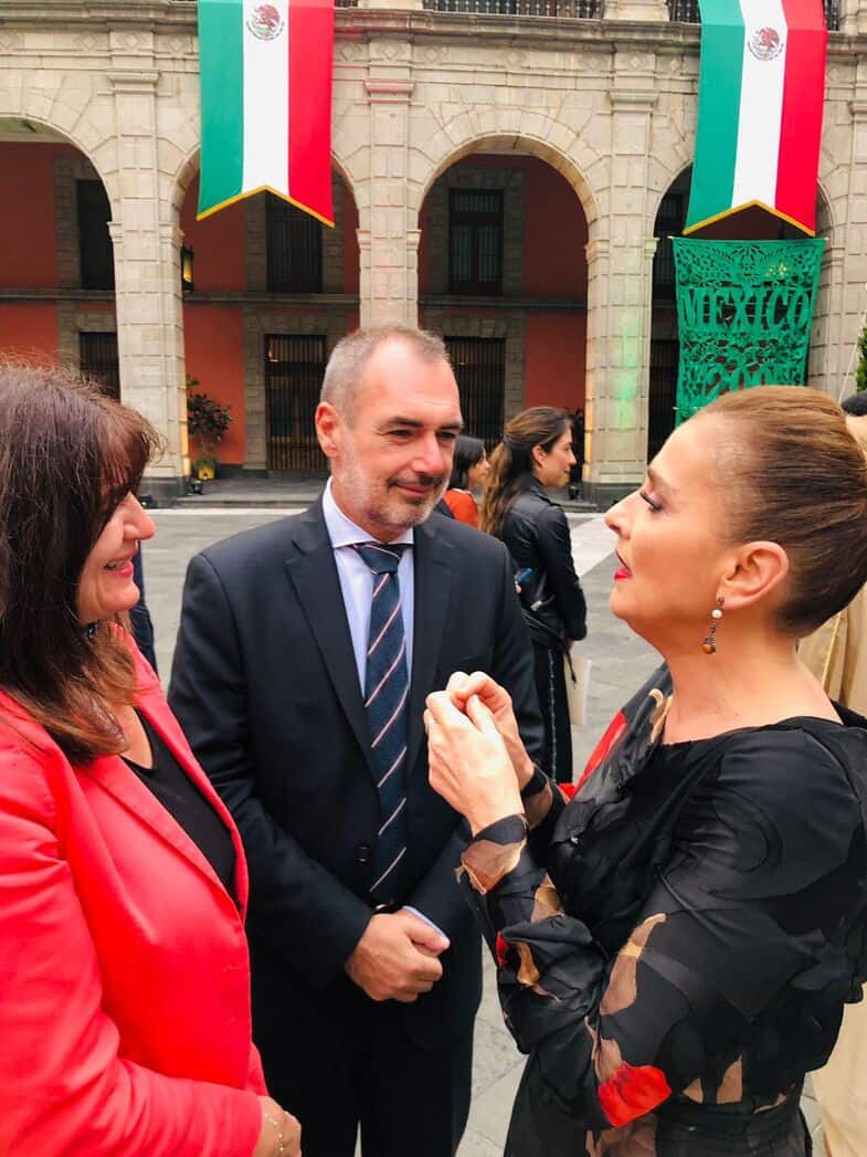 Deputy FM attends Mexico Independence Day celebrations; 1000 Greek families in the country request educational resources 3