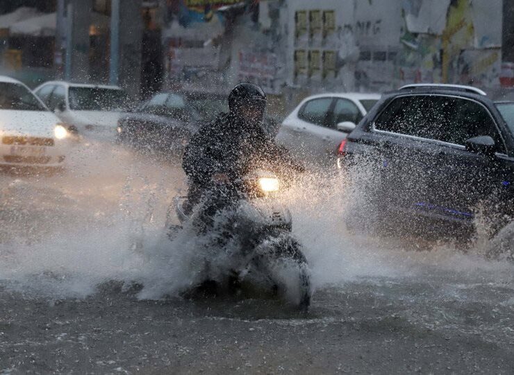 Torrential rain continues floods and traffic chaos as Athens struggles with extreme weather 2