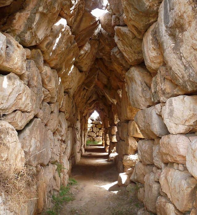 The cyclopean tunnels at Tiryns