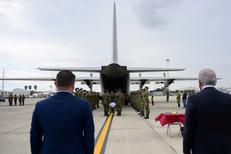 Remains of 7 Greek heroes killed during Turkish invasion of Cyprus returned to Greece (VIDEO)