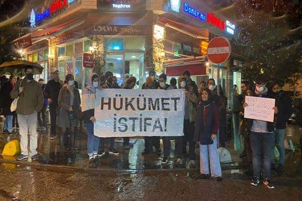 Protests in Turkey as Lira collapses