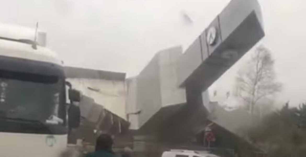 Devastating storms hit Istanbul killing 4 people and injuring 38 others; Greece expresses solidarity with victims (VIDEO) 1