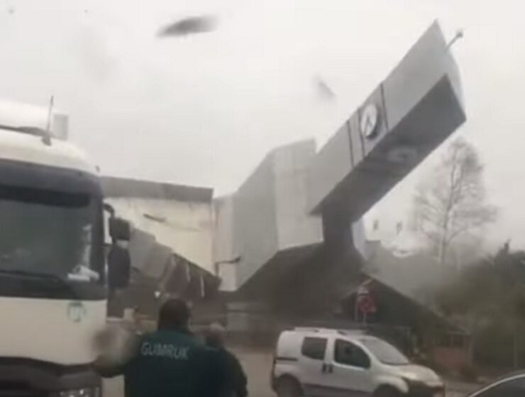 Devastating storms hit Istanbul killing 4 people and injuring 38 others; Greece expresses solidarity with victims (VIDEO) 1