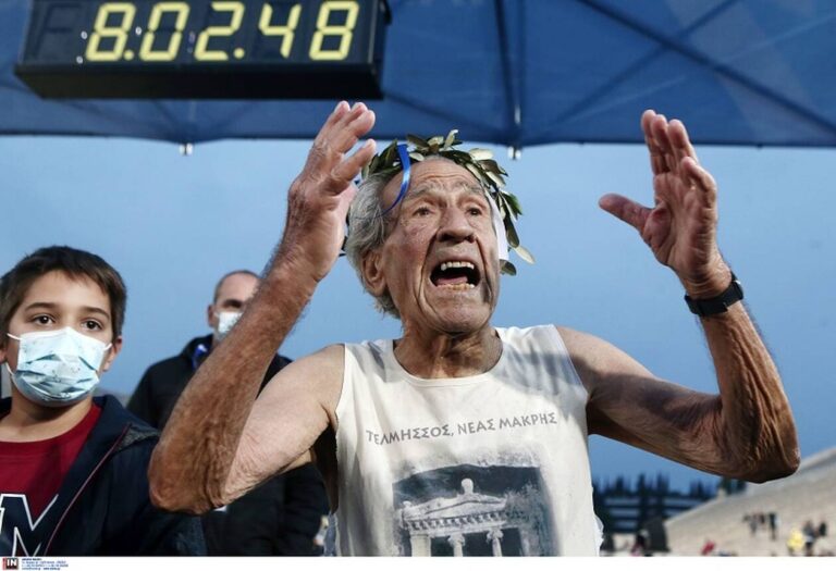 90 YEAR-OLD STELIOS PRASSAS: "We must finish the race to glorify Greece!" says the oldest participant in Athens Marathon (VIDEO)
