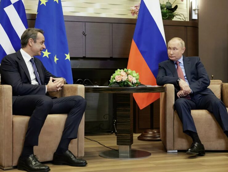 Greek Prime Minister Kyriakos Mitsotakis and Russian Vladimir Putin in Sochi on December 8, 2021.