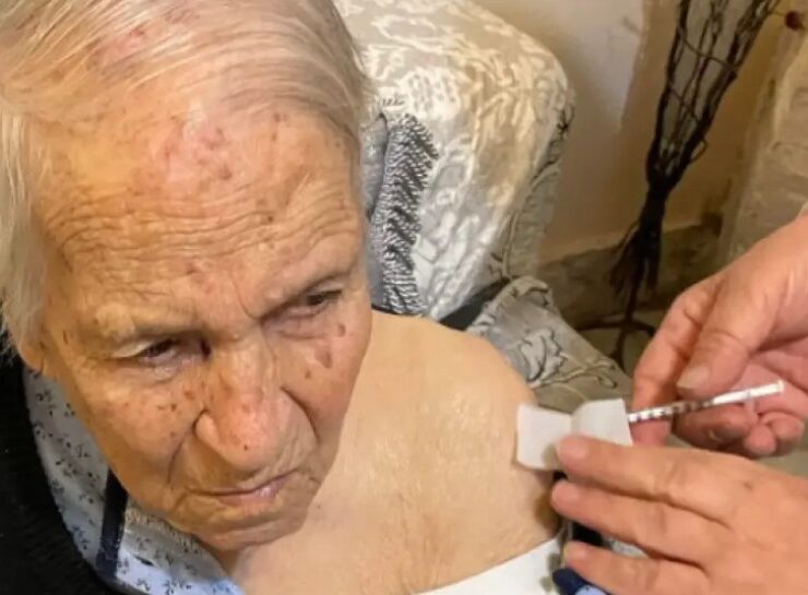 106-year-old volos vaccinated