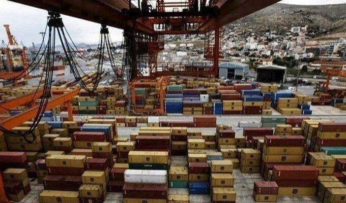 piraeus container port