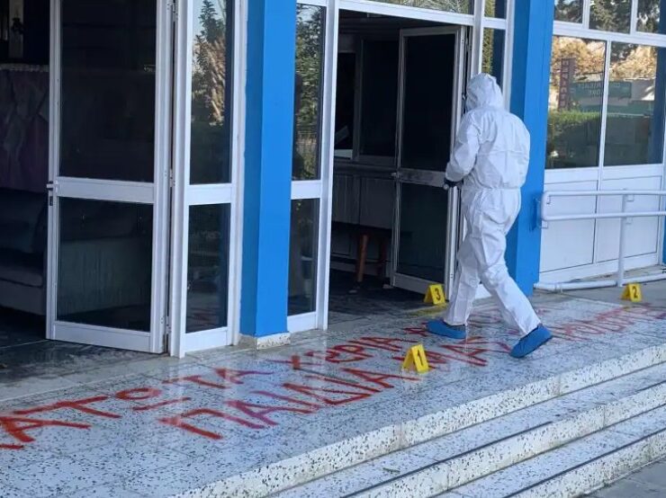 Anti-vaxxers in Cyprus bomb a school and burn another (PHOTOS) 3