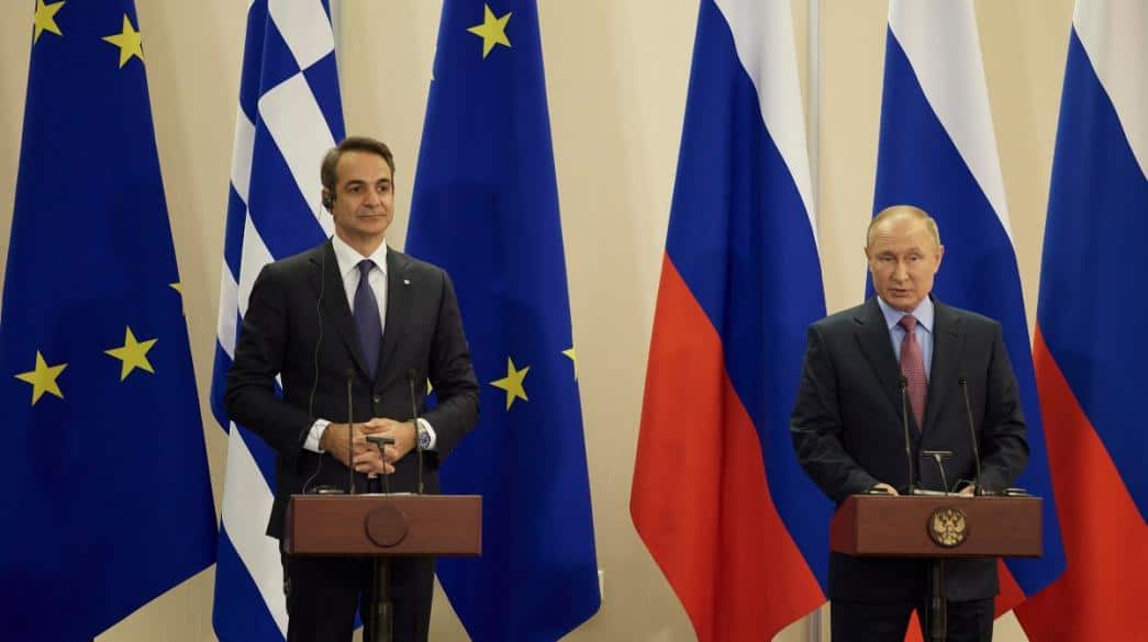 Greek Prime Minister Kyriakos Mitsotakis and Russian President Vladimir Putin in Sochi on December 8, 2021.