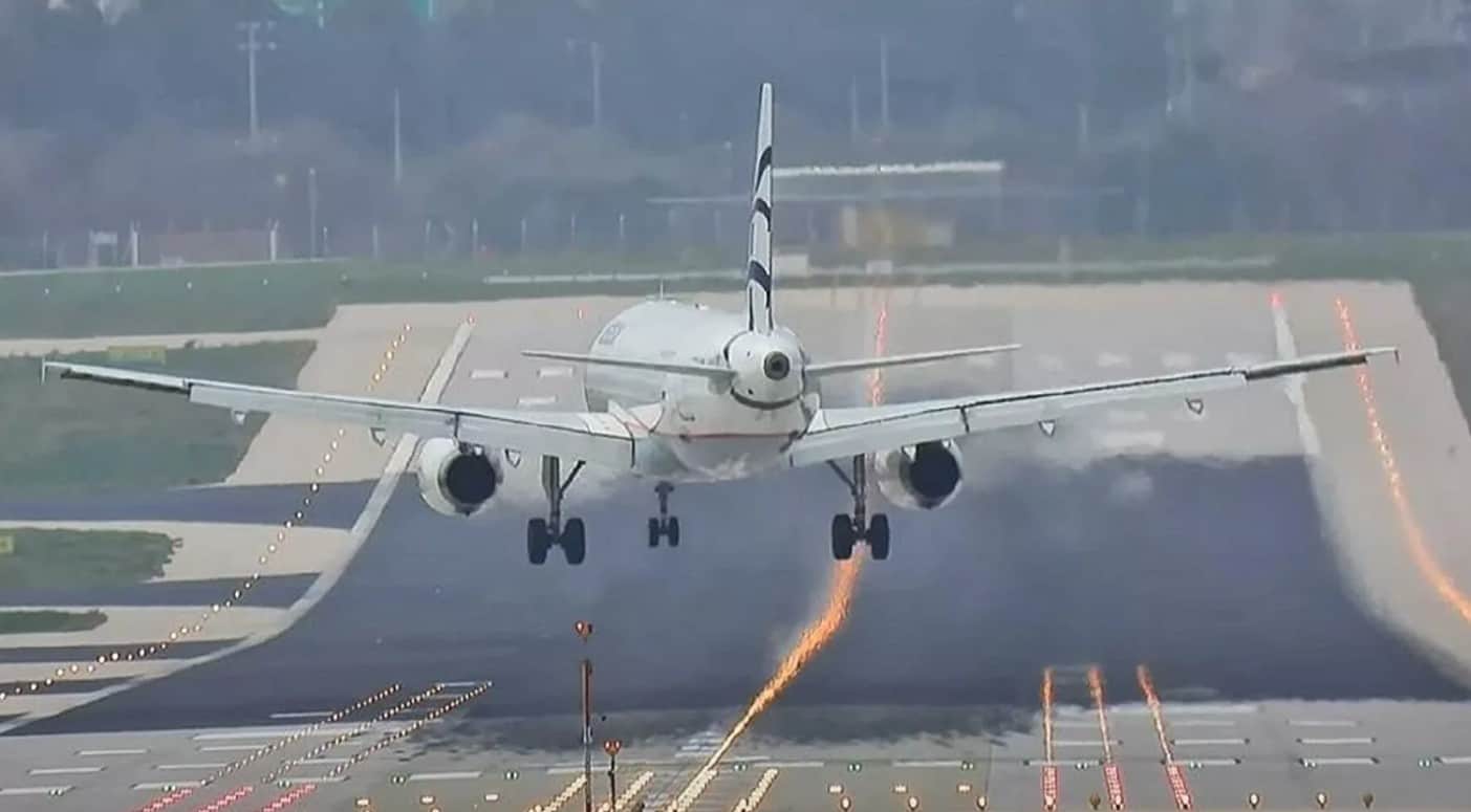 airport landing Athens