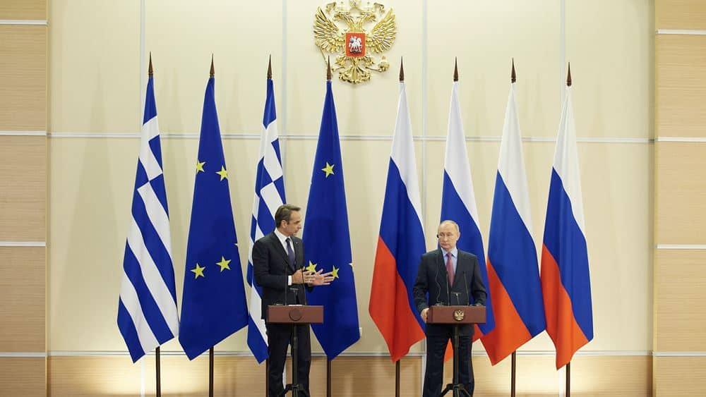 Greek Prime Minister Kyriakos Mitsotakis and Russian President Vladimir Putin in Sochi on December 8, 2021.