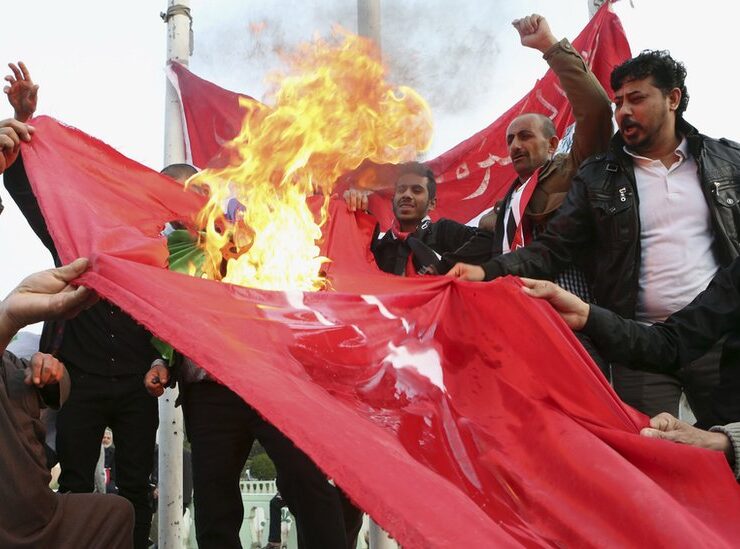 Iraqis burn Turkish flag chemical