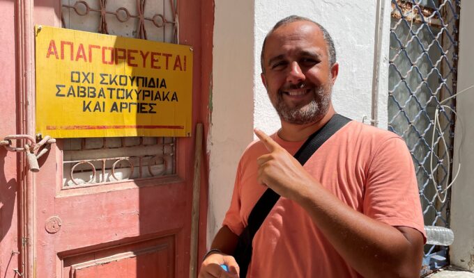 How a Greek-American Went Viral Yelling ‘Apagorevete’ in Greece 4