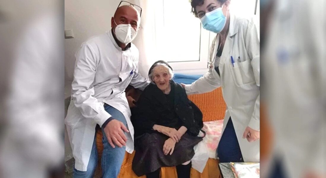 A 107-year-old grandmother from Serres was vaccinated because she missed her friends