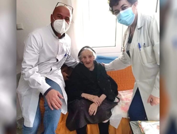 A 107-year-old grandmother from Serres was vaccinated because she missed her friends