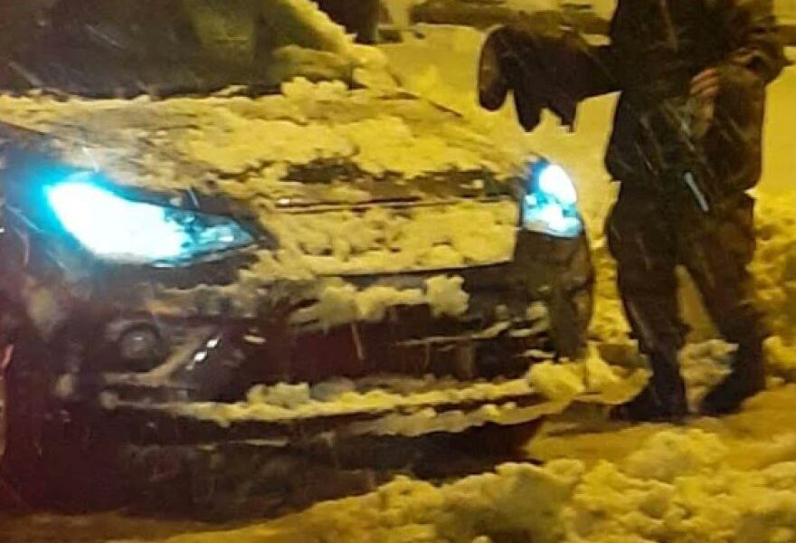 Motorists advised using snow chains in central Athens 1