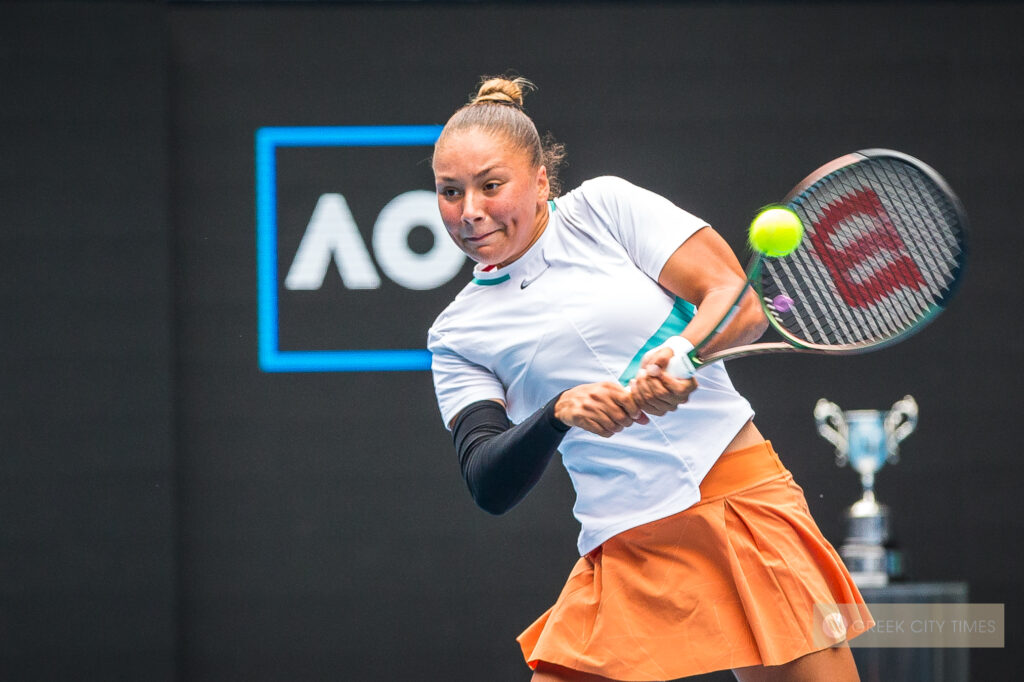 Petra Marcinko defeats Sofia Costoulas 7-5 6-1 to take the girls' singles title 2