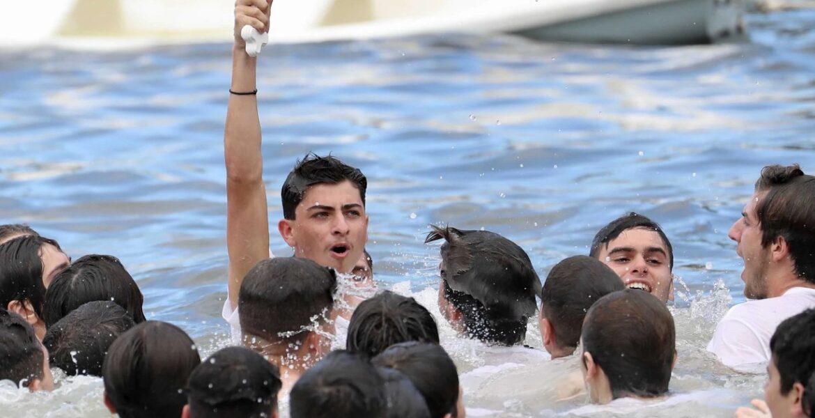 Tarpon Springs: 16 year old Alexander Makris retrieves Holy Cross in largest Epiphany Day celebration in the world (VIDEO) 1