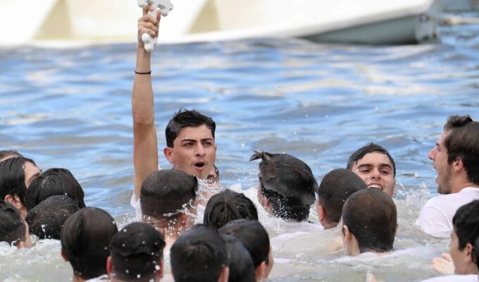 Tarpon Springs: 16 year old Alexander Makris retrieves Holy Cross in largest Epiphany Day celebration in the world (VIDEO) 1