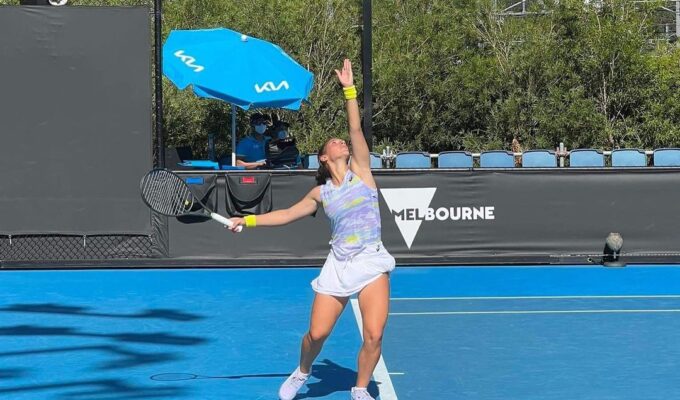 Michaela Laki from Greece is through to the QF of the Aus Open juniors 5