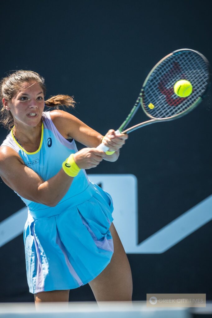 Liv Hovde wins in straight sets over Greece's Michaela Laki 6-4 6-0 Australian Open Juniors 1