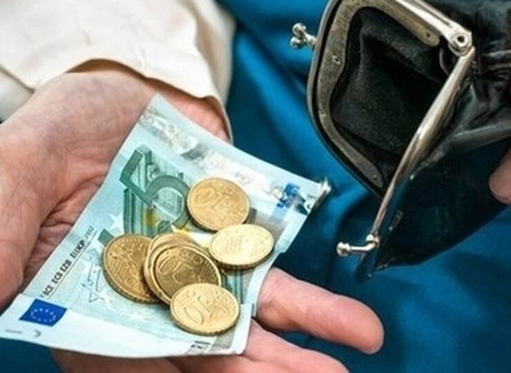 Greek household income grows in 2021 3