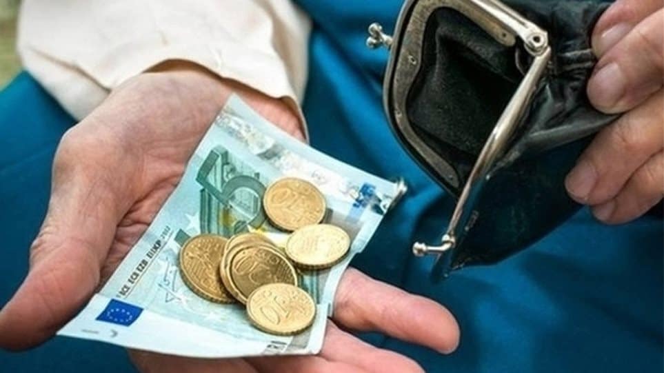 Greek household income grows in 2021 1