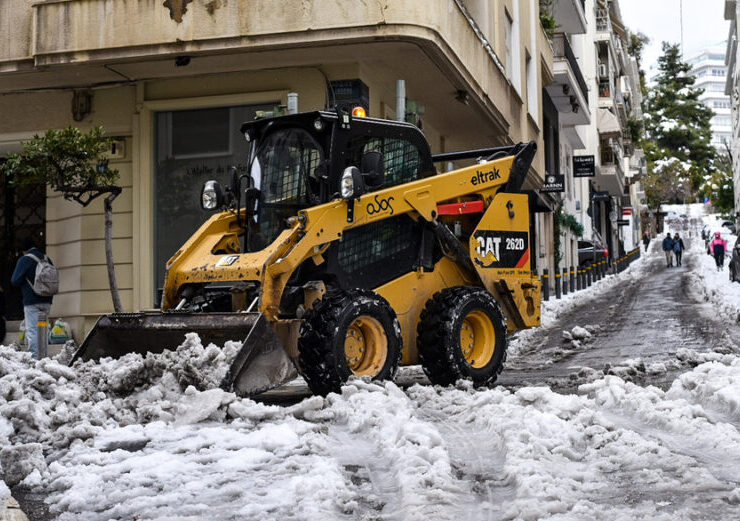 Greece shuts down schools, courts, retail and more after snowstorm chaos 11