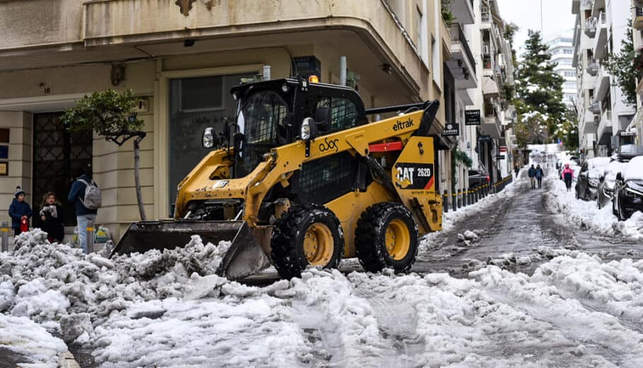 Greece shuts down schools, courts, retail and more after snowstorm chaos 1