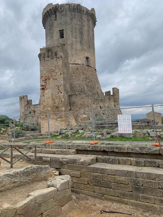 Velia, the medieval tower that rose above the ancient city
