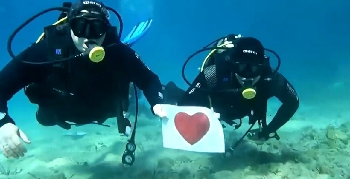 Greek divers send underwater message of love