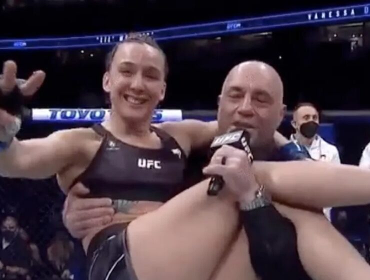 Vanessa Demopoulos jumps on Joe Rogan after UFC match win (VIDEO) 8