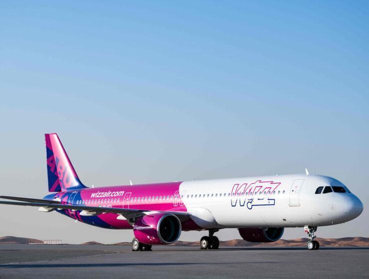 Wizz plans summer flights to Santorini 11