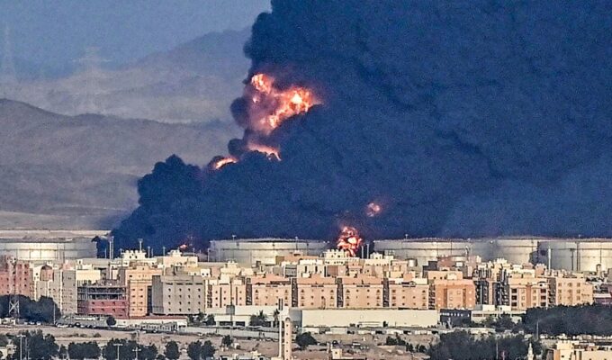 Yemeni missile attack strikes oil refinery near F1 Grand Prix base (VIDEO) 2