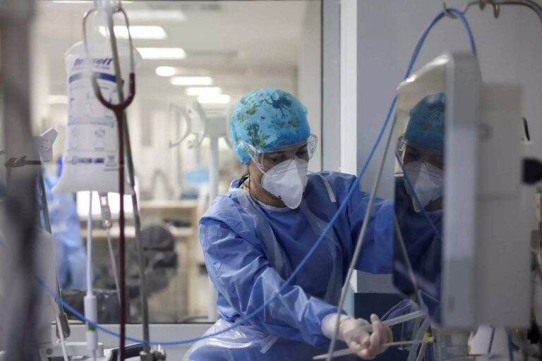 Greece sees decline in coronavirus cases; 10,358 confirmed overnight
