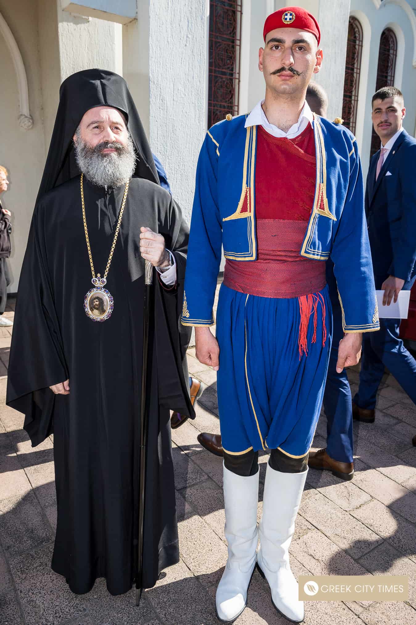 Στη Μελβούρνη 12 τον Αρχιεπίσκοπο Μακάριο συνάντησαν οι περίφημοι Έλληνες Εύζωνες.