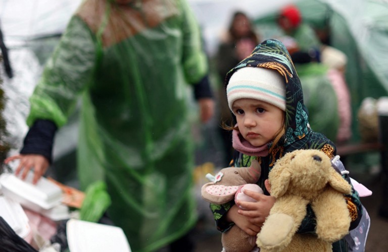 A Ukrainian refugees child waits in line to cross the Ukraine-Poland border. REUTERS/Hannah McKay