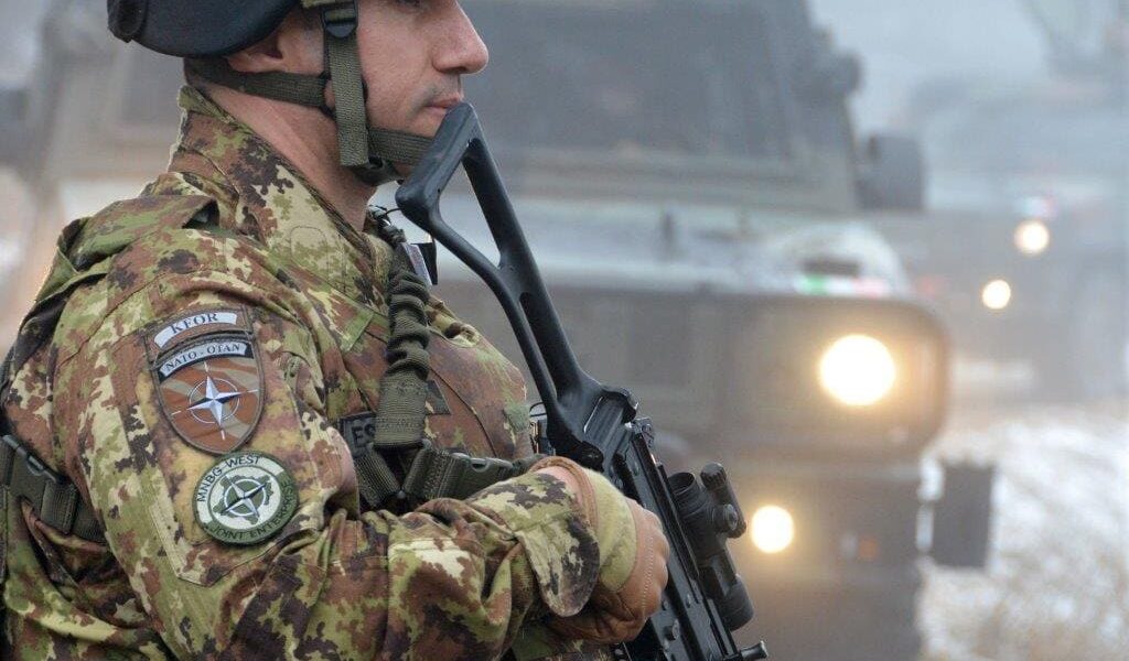 Нато тест. Солдаты Дании. Вооруженных сил Дании. NATO Soldier. Что происходит на границе Сербии и Косово.