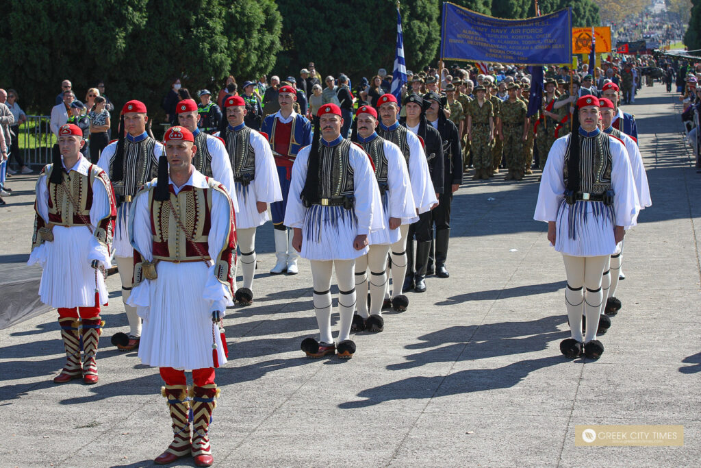 Greek Presidential Guard Evzones lead Anzac Day march (see video) 2