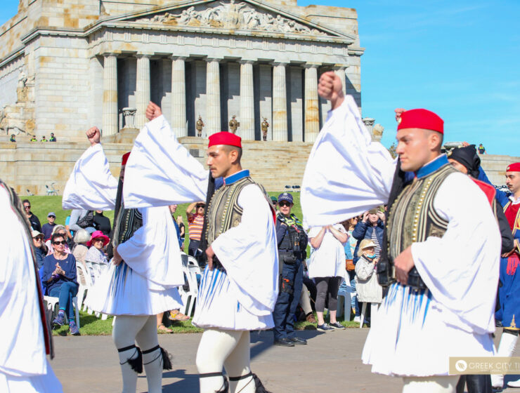 Greek Presidential Guard Evzones lead Anzac Day march (see video) 2