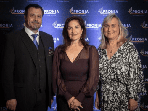 Ο υποστηρικτής του Greek Legends υποστηρίζει την Pronia στην 50ή επέτειό της3