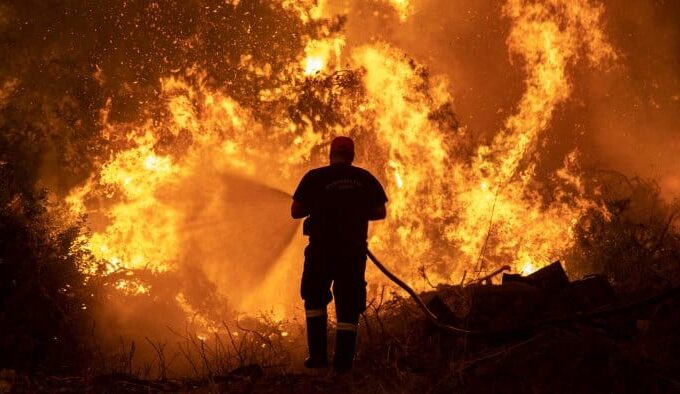 More than 60 firefighters battle wildfire in Peloponnese 10