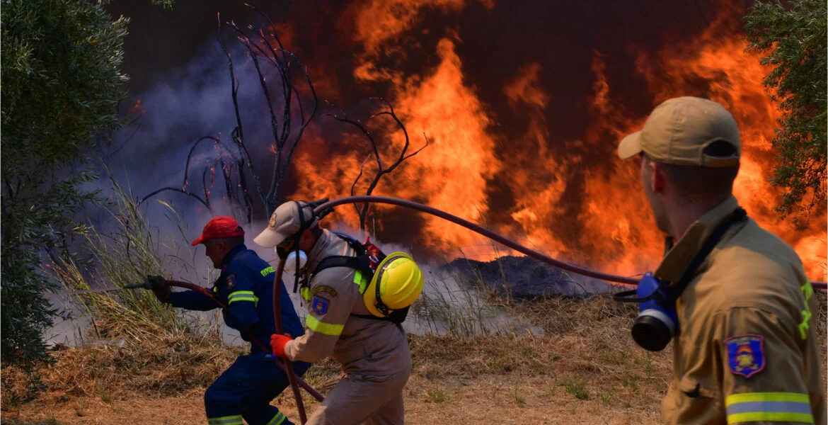 Greece trains over 2,000 volunteers for deadly fire season 1