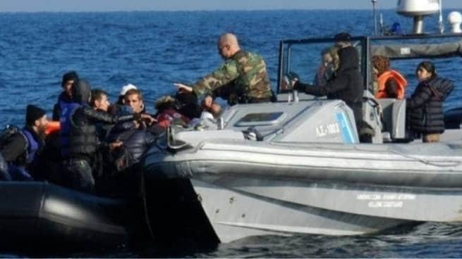 106 Migrants found on rocky islet in Greece 2