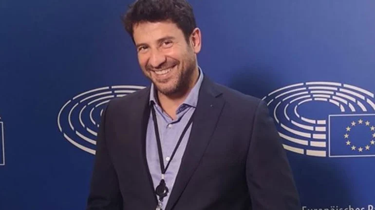 ALEXIS GEORGOULIS: From the film set to the political arena 26