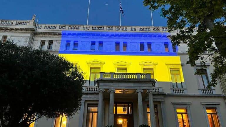 Greek Presidential Mansion dressed in the colours of Ukraine