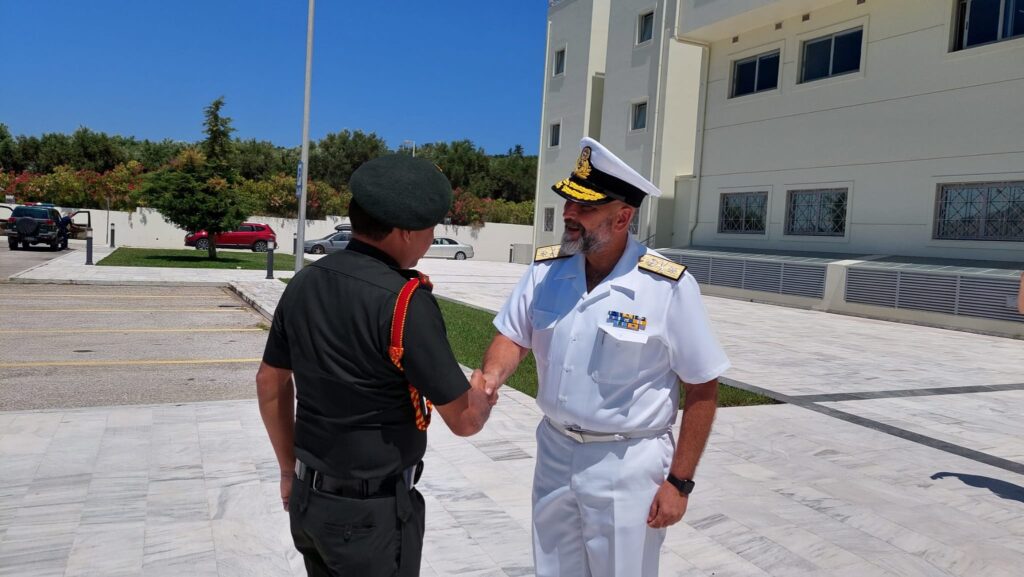 On June 9, Indian Lt Gen Manoj Kumar Mago and members of 62nd Course of the National Defence College in New Delhi visited the various Hellenic Armed Forces and Multinational establishments on the Greek island of Crete.