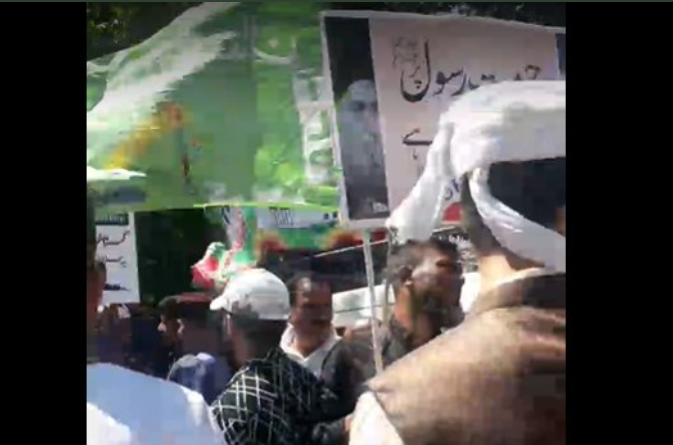 The flag of Pakistan's Islamist party Tehreek-e-Labbaik (TLP) was seen in today's rally against "blasphemy" at the Indian Embassy in Athens. on June 19, 2022. Pakistani