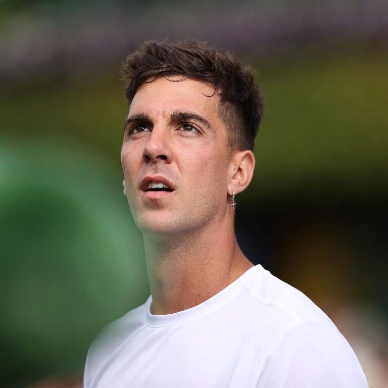 Djokovic outclasses Kokkinakis at Wimbledon