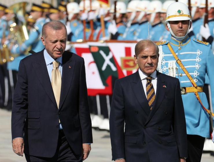 Turkish President Recep Tayyip Erdoğan and Pakistani Prime Minister Shehbaz Sharif